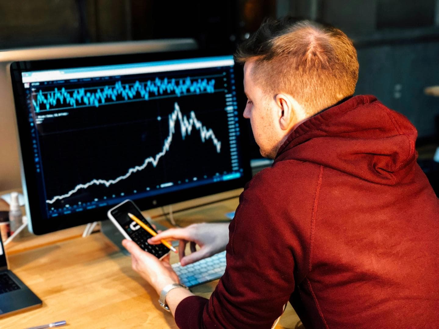 Bitcoin Tetap Stabil di $65.000, AI Jatuh Bebas $800 Miliar?