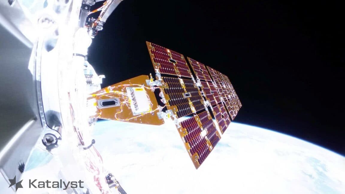 Misi Penyelamat Satelit NASA Malah 'Nyangkut' di Orbit? Ada Apa Nih?