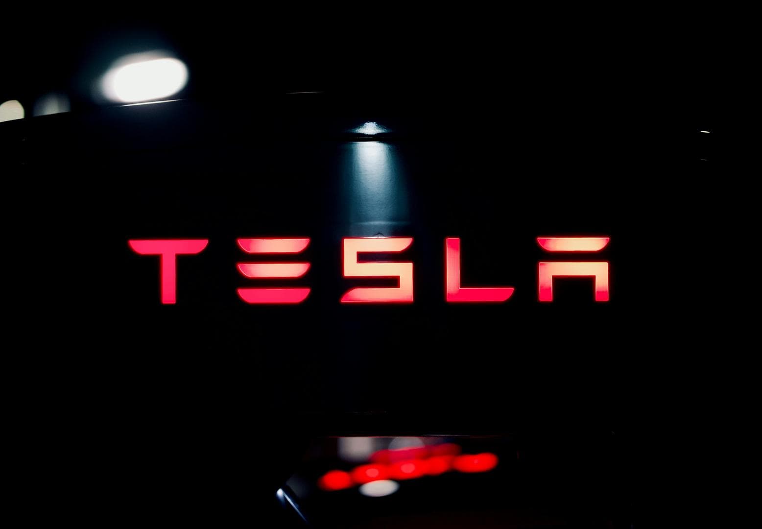 Tesla Tetap Pegang Bitcoin, Rugi $112 Juta? Gimana Nih?
